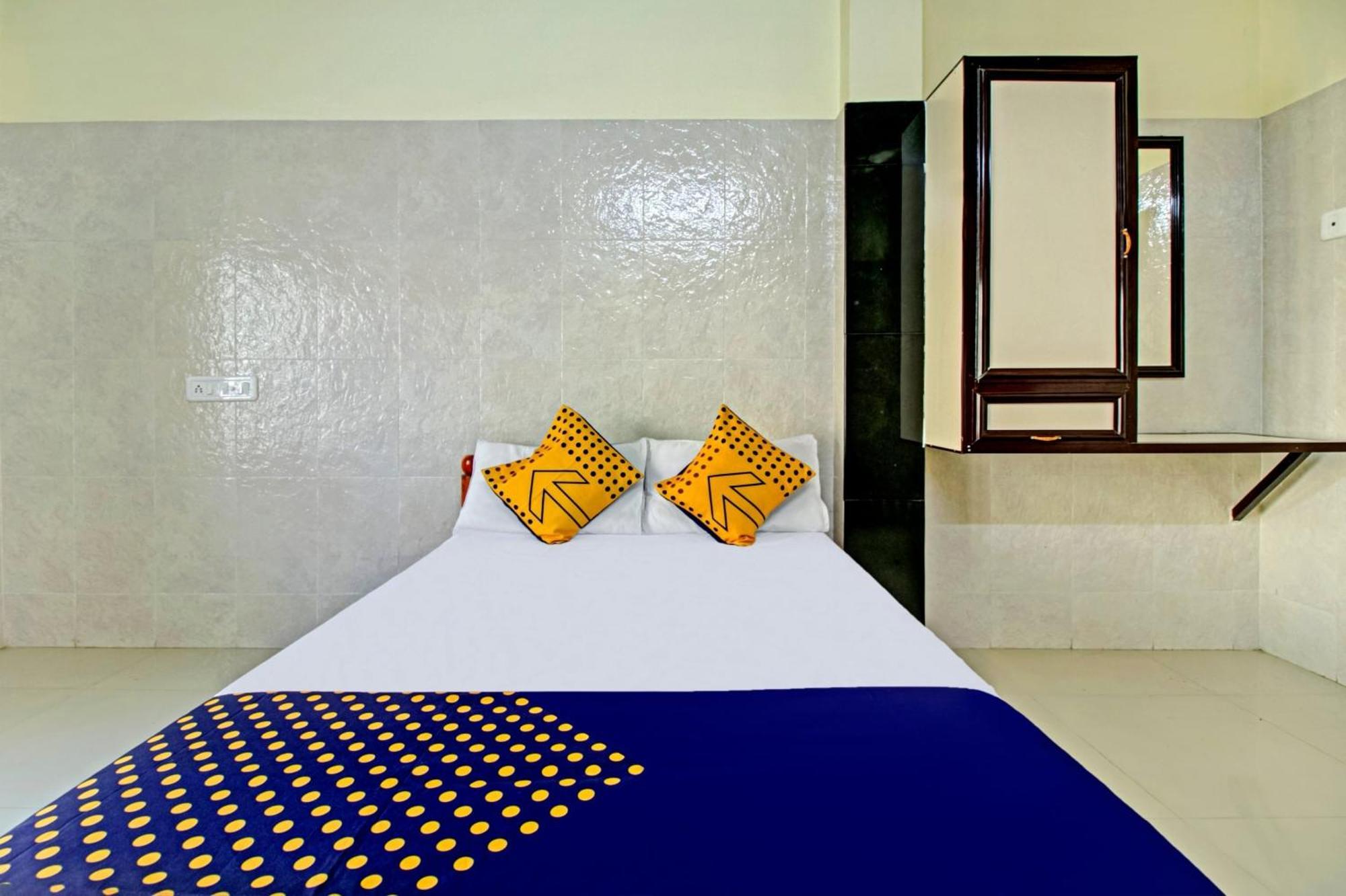 Spot On J P Tourist Home Kollam Exterior photo